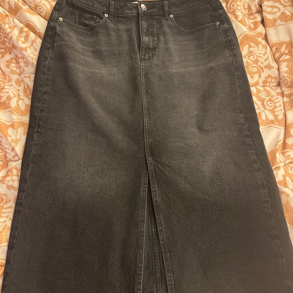 Black denim skirt Loft size 8. Color is Black